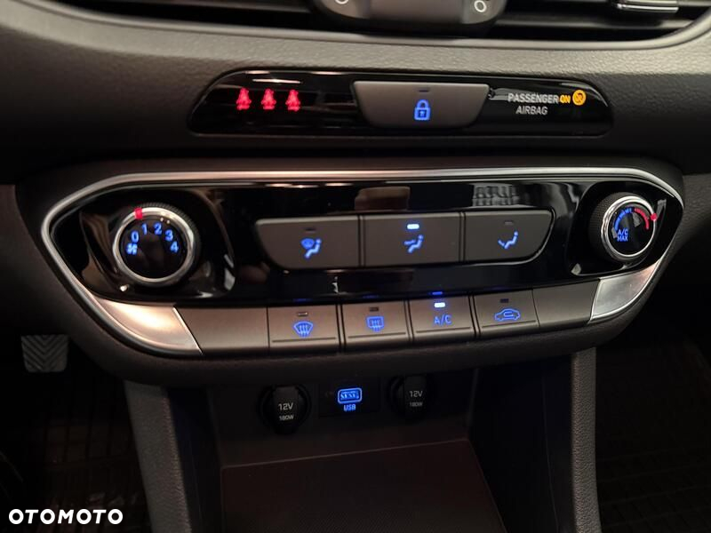 Hyundai i30 1.5 DPI Classic + - 16