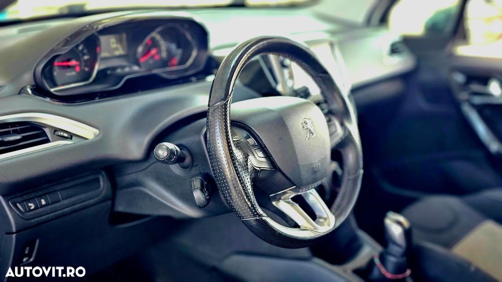 Peugeot 208 82 VTI Allure - 10