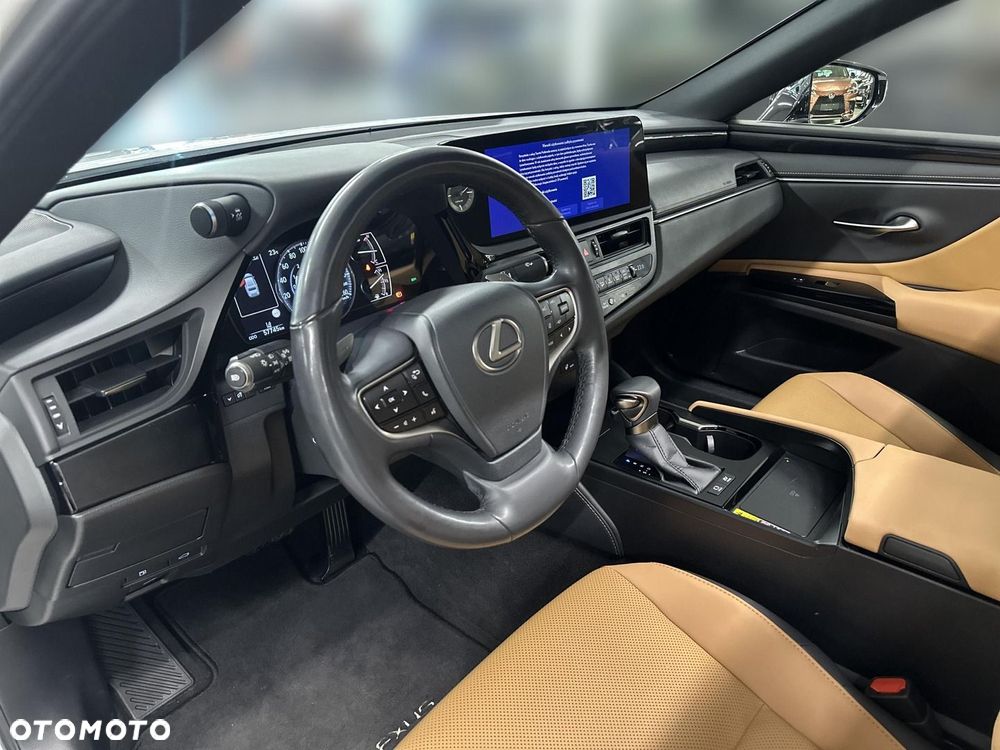 Lexus ES 300h Business Edition - 11