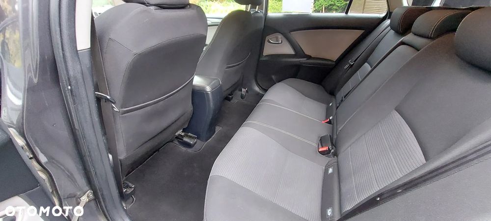 Toyota Avensis 2.0 D-4D Premium - 8