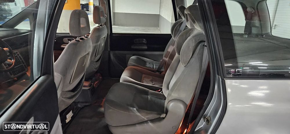 Ford Galaxy 1.9 TDi Ghia - 27