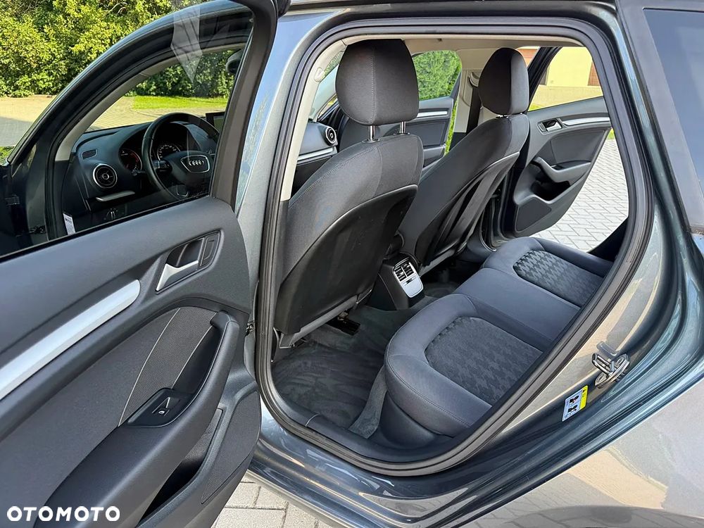 Audi A3 Sportback 1.6 TDI S line Sportpaket - 18