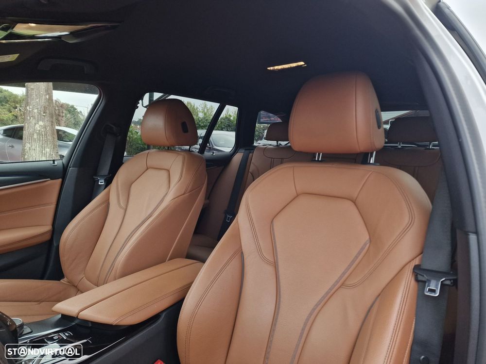 BMW 530 e Pack Desportivo M - 12