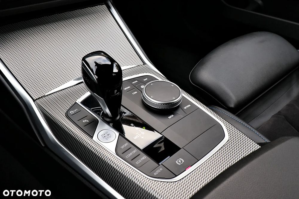 BMW Seria 3 320d Touring M Sport - 33
