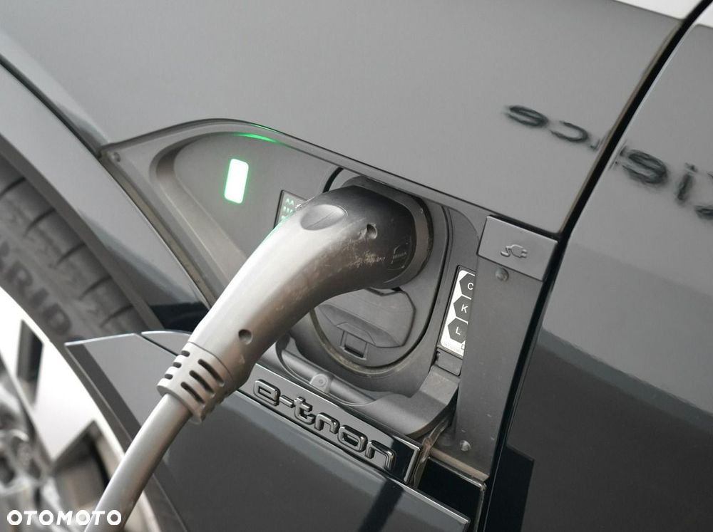 Audi Q8 Sportback e-tron - 9