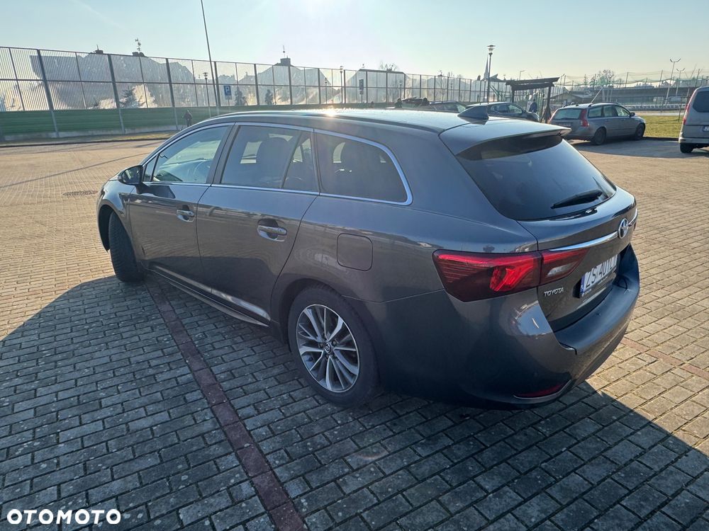 Toyota Avensis 2.0 D-4D Premium - 2