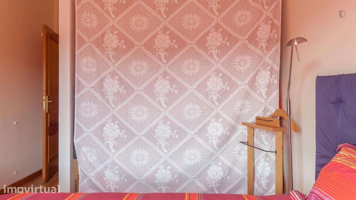 Quarto - localizado em Oliveira do Douro Porto - Grande imagem: 4/34