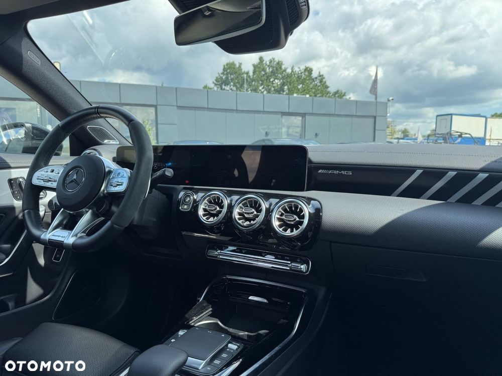 Mercedes-Benz CLA - 17