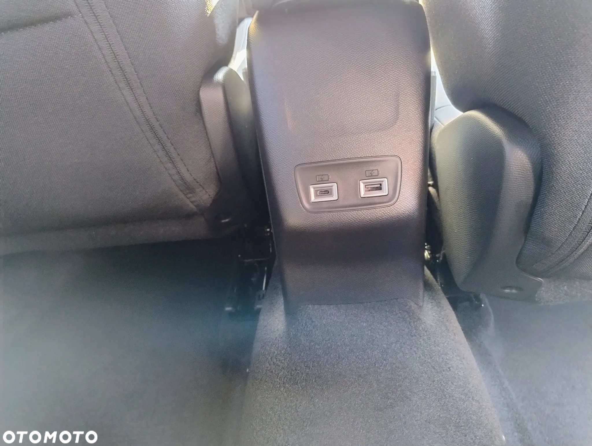 Peugeot 2008 PureTech 100 Allure S&S BVM6 - 38