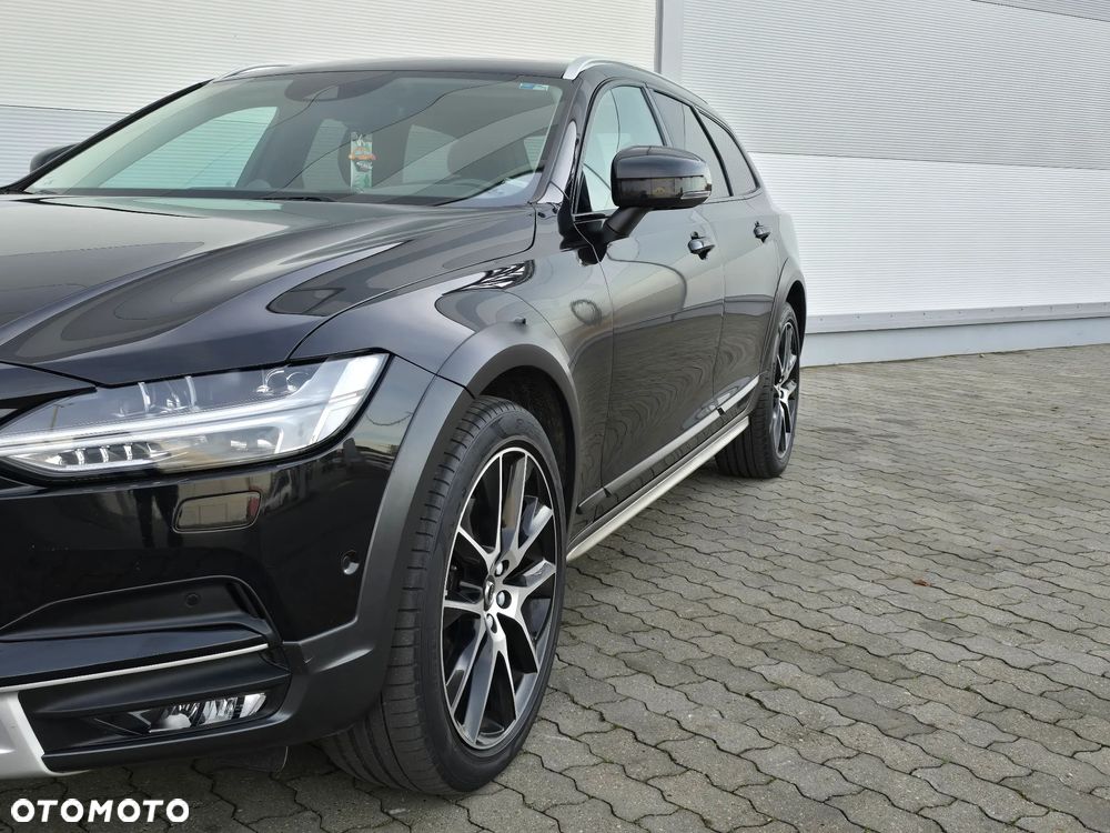 Volvo V90 Cross Country - 32