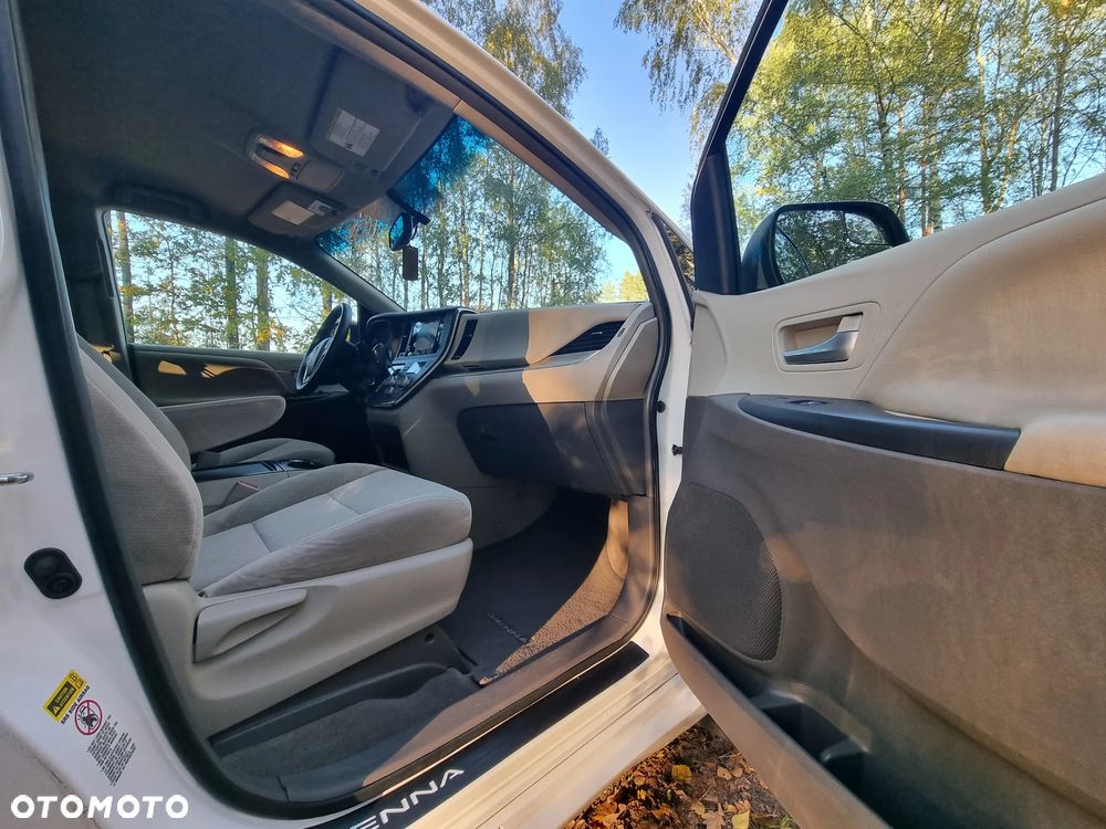 Toyota Sienna 3.5 V6 - 39