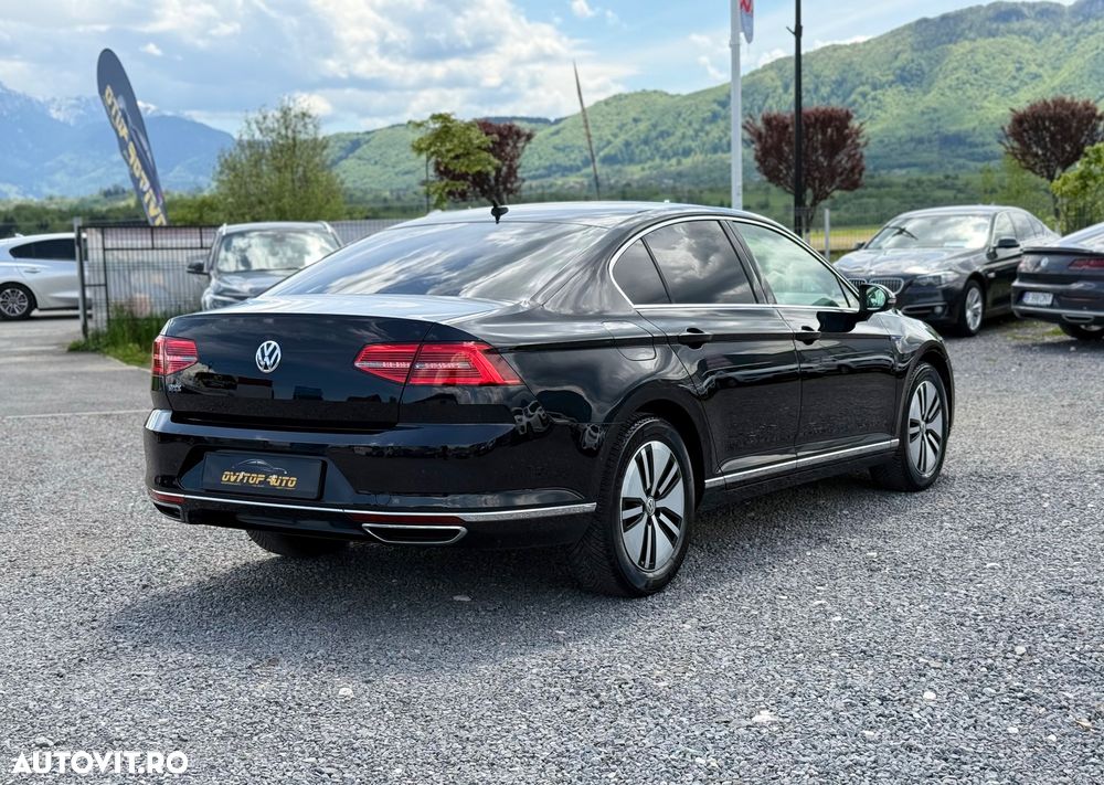 Volkswagen Passat - 4
