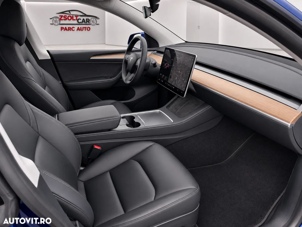 Tesla Model Y - 8