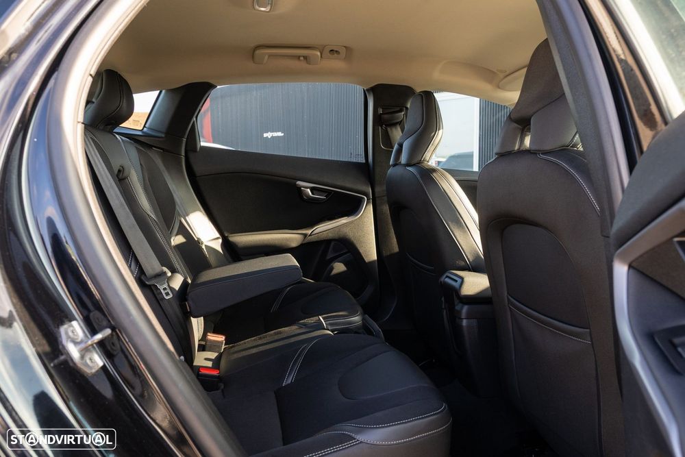 Volvo V40 2.0 D3 Momentum - 14