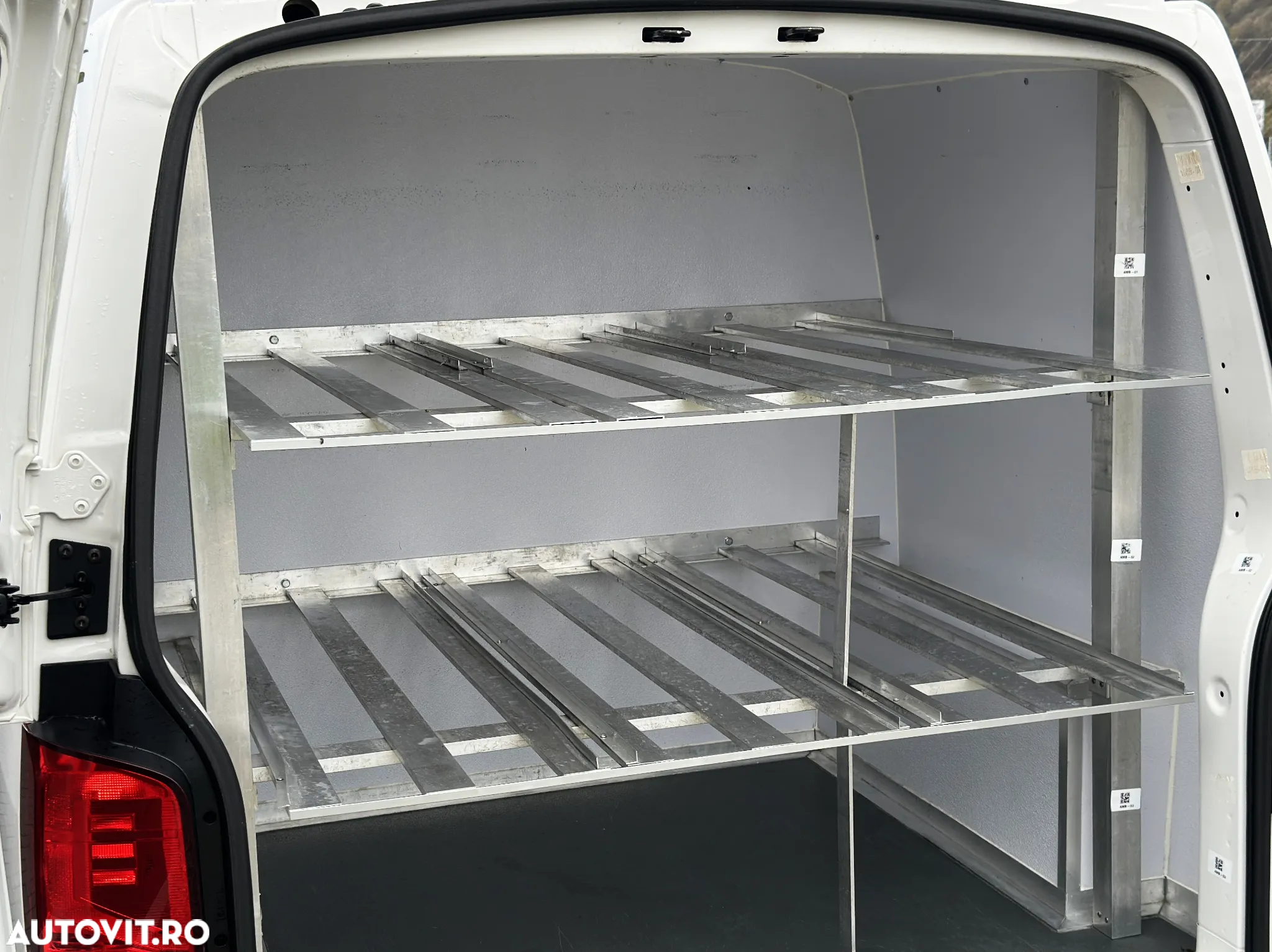 Volkswagen Transporter - 11