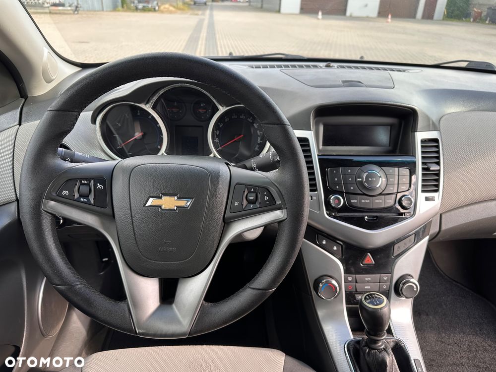 Chevrolet Cruze 1.8 LS - 35
