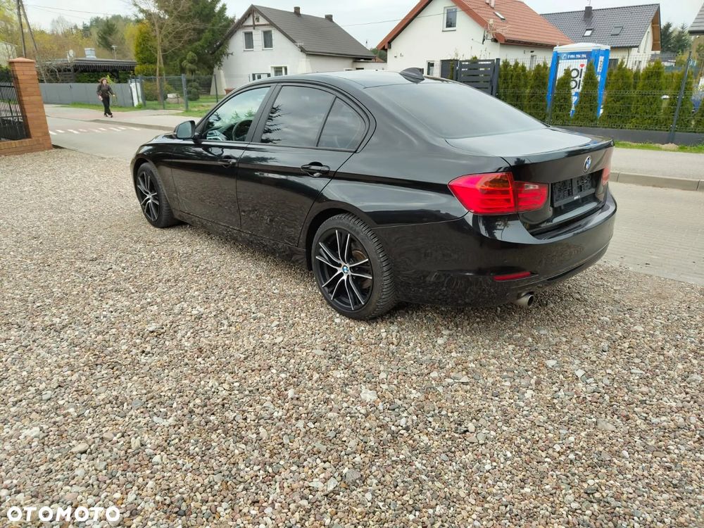 BMW Seria 3 318d Sport Line - 16