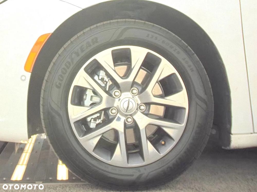 Chrysler Pacifica - 7