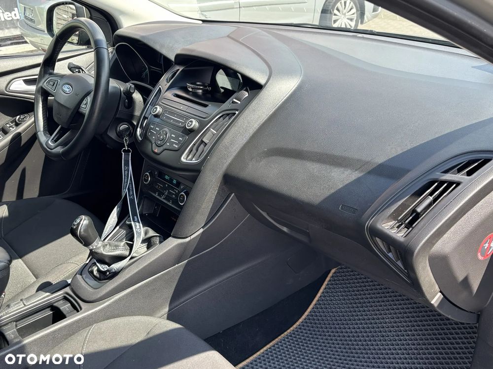 Ford Focus 1.6 Trend - 10