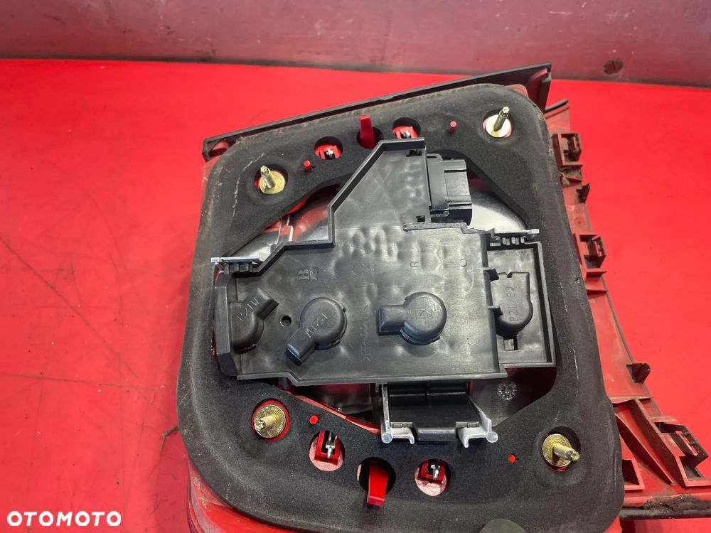 LAMPA PRAWY TYŁ AUDI A4 B5 - 2