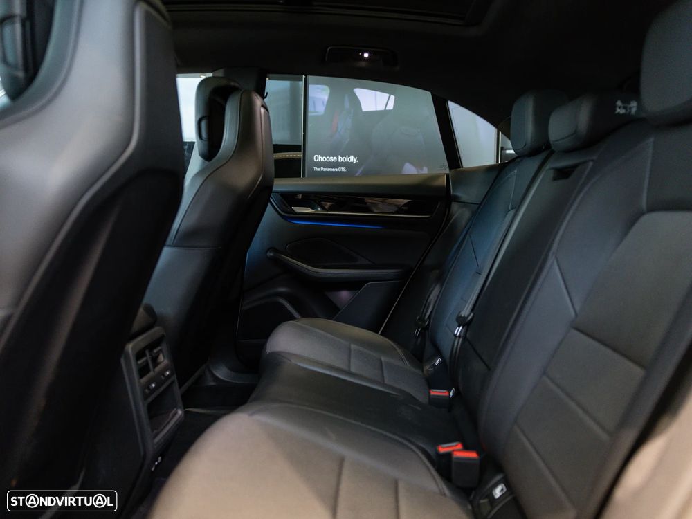Porsche Macan Electric - 30