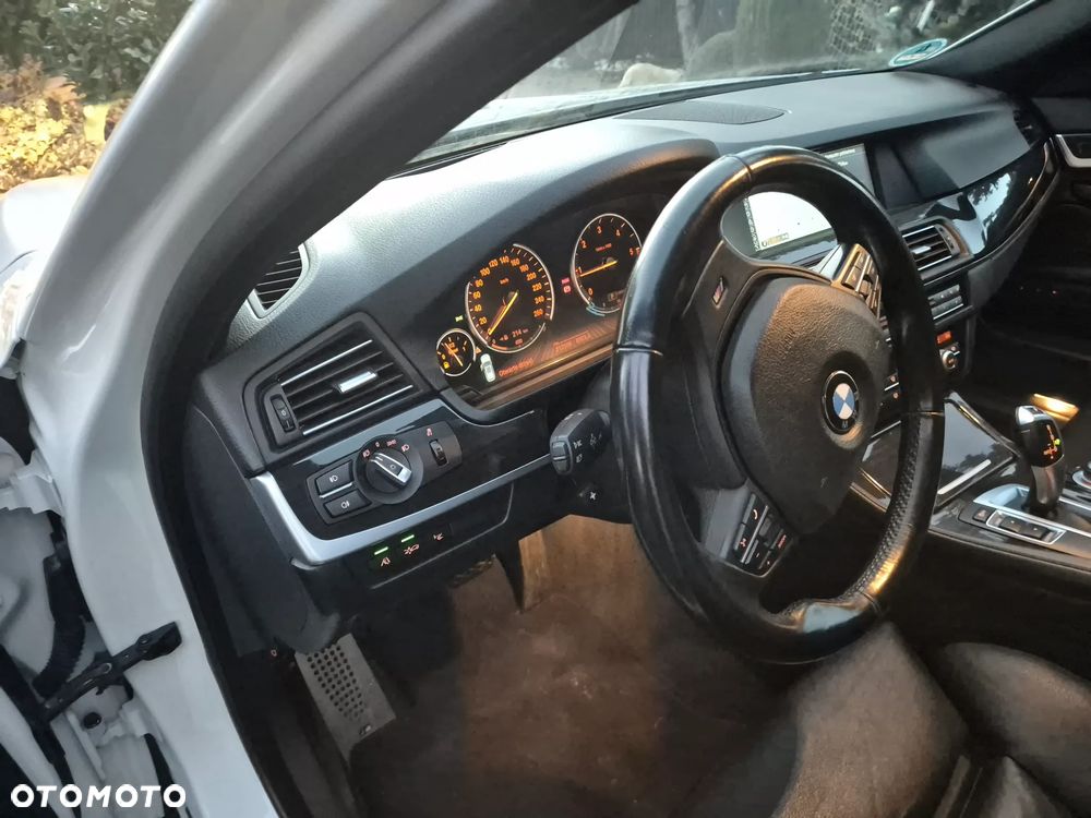 BMW Seria 5 525d xDrive - 22