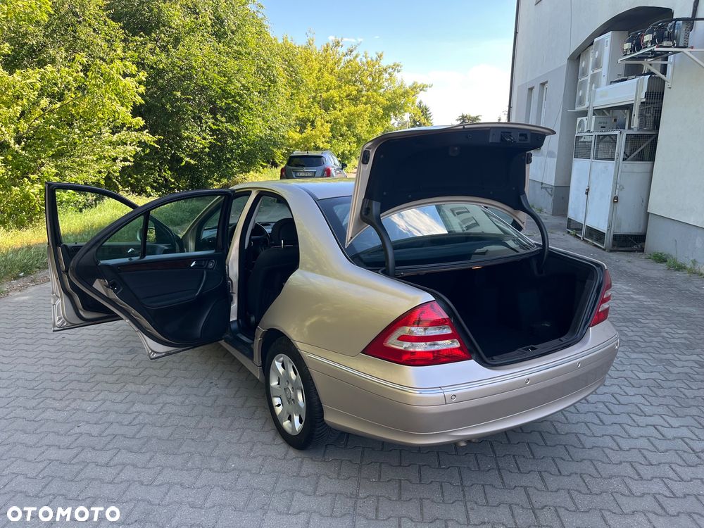 Mercedes-Benz Klasa C 240 4Matic Elegance - 18