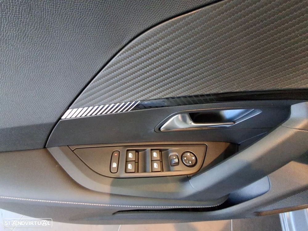 Peugeot 2008 1.2 Hybrid Allure e-DCS6 - 19