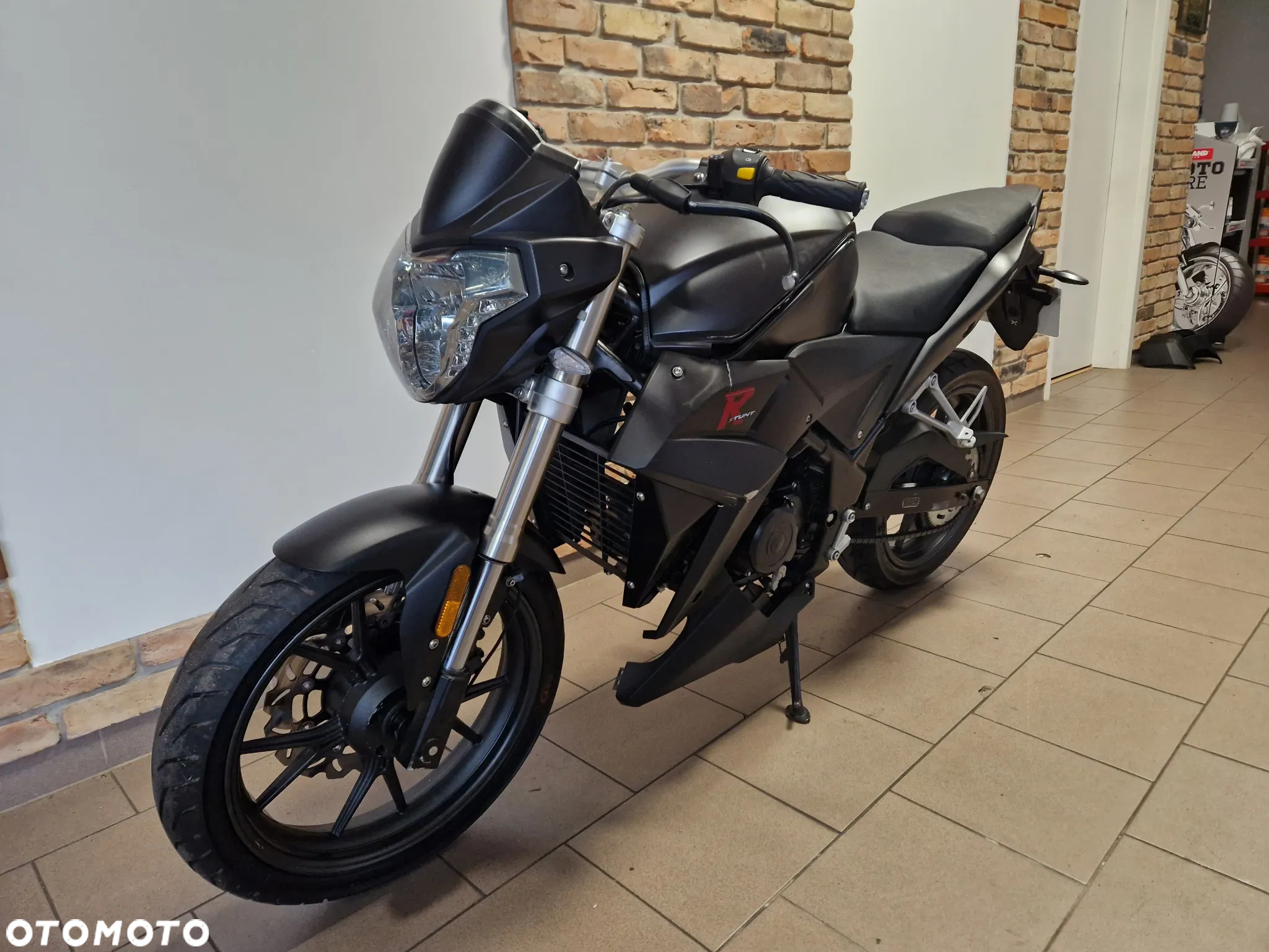 Yamaha TZR - 8