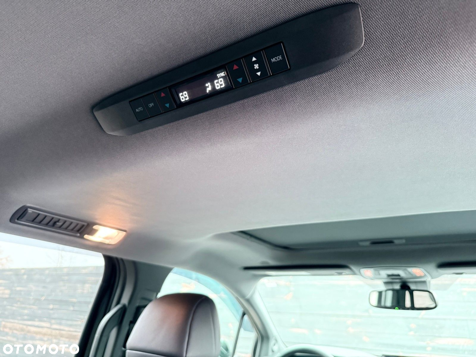 Toyota Sienna - 35