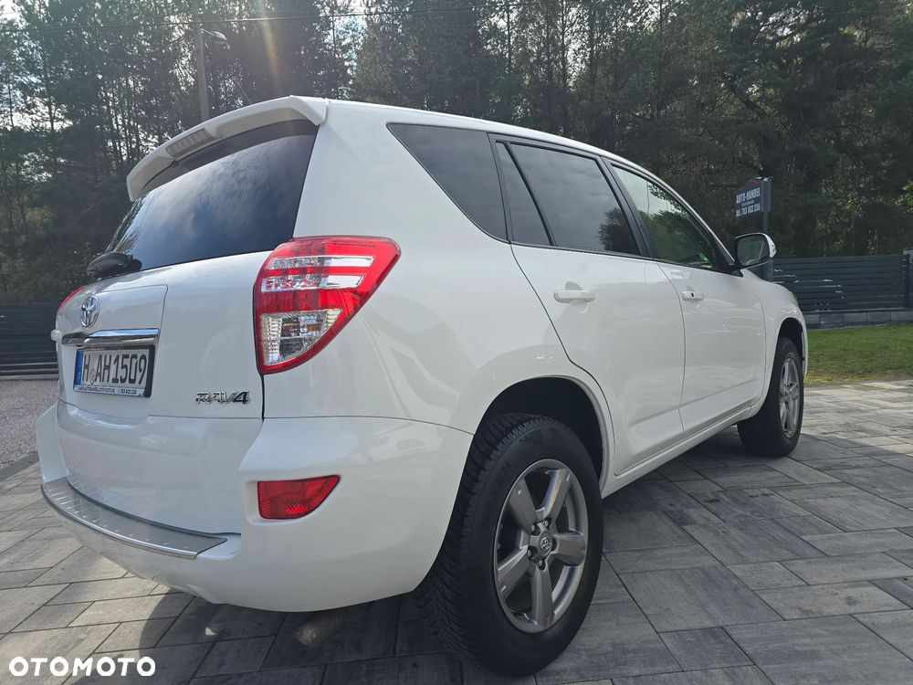 Toyota RAV4 2.0 VVT-i Premium - 11
