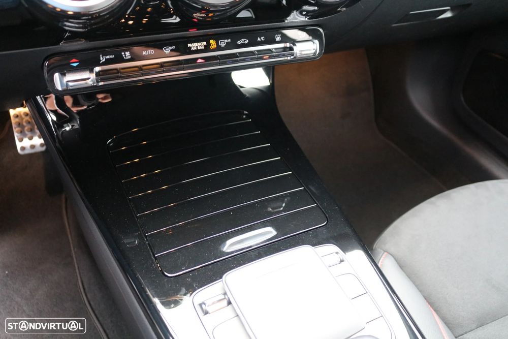 Mercedes-Benz A 250 e 8G-DCT AMG Line - 30