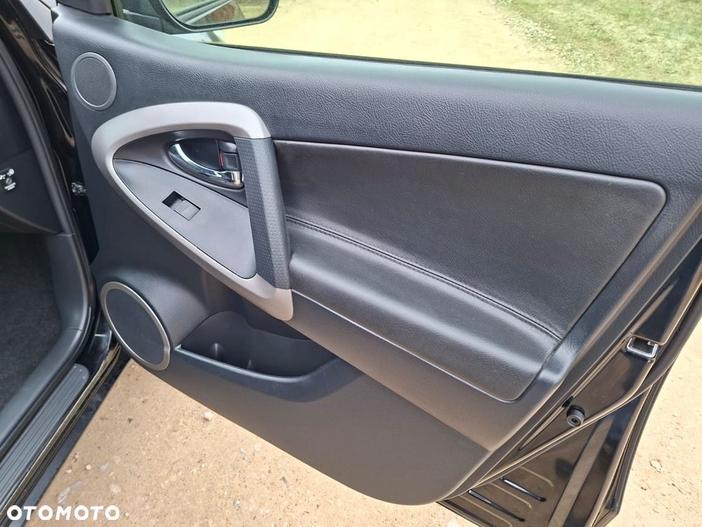 Toyota RAV4 2.2 D-4D Premium - 17