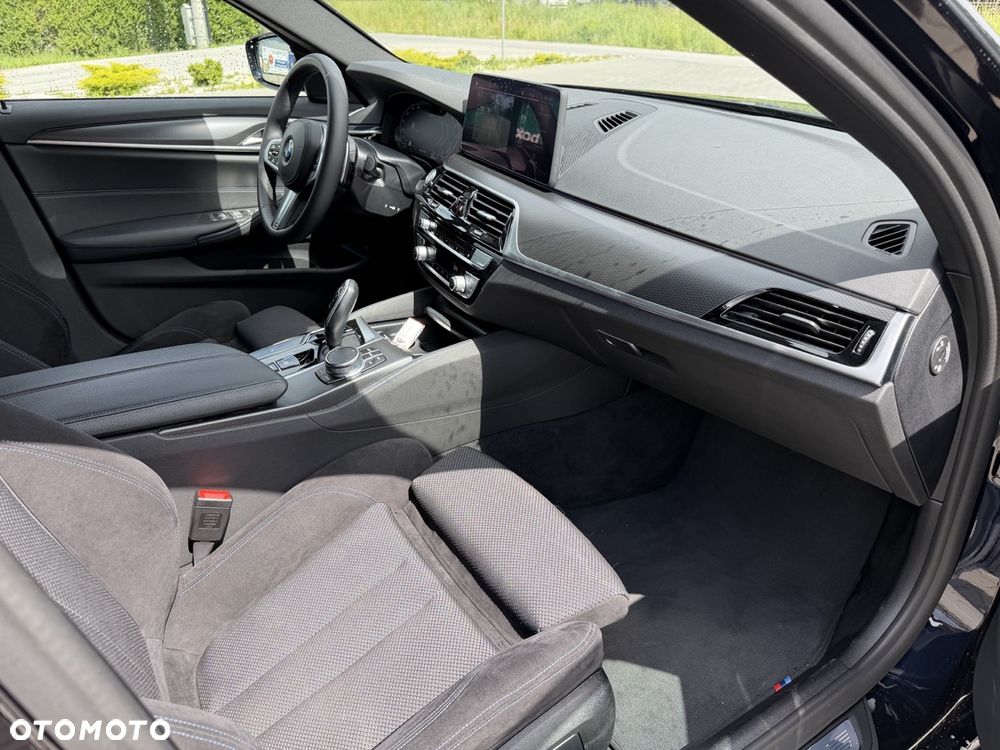 BMW Seria 5 520d xDrive mHEV M Sport sport - 24
