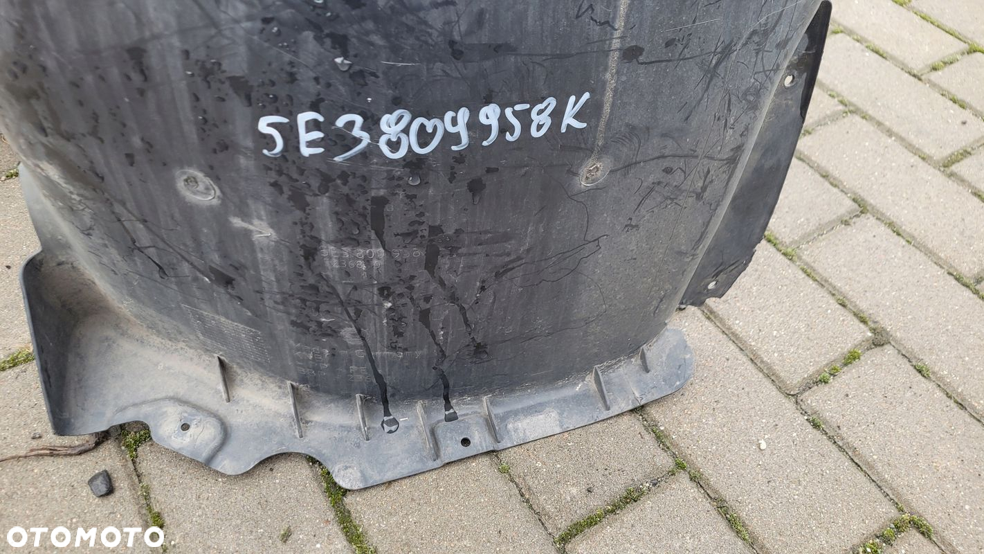 NADKOLE SKODA OCTAVIA PRAWY PRZÓD 5E0809958K - 5