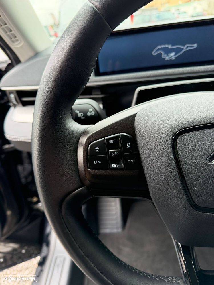 Ford Mustang Mach-E Standard - 33