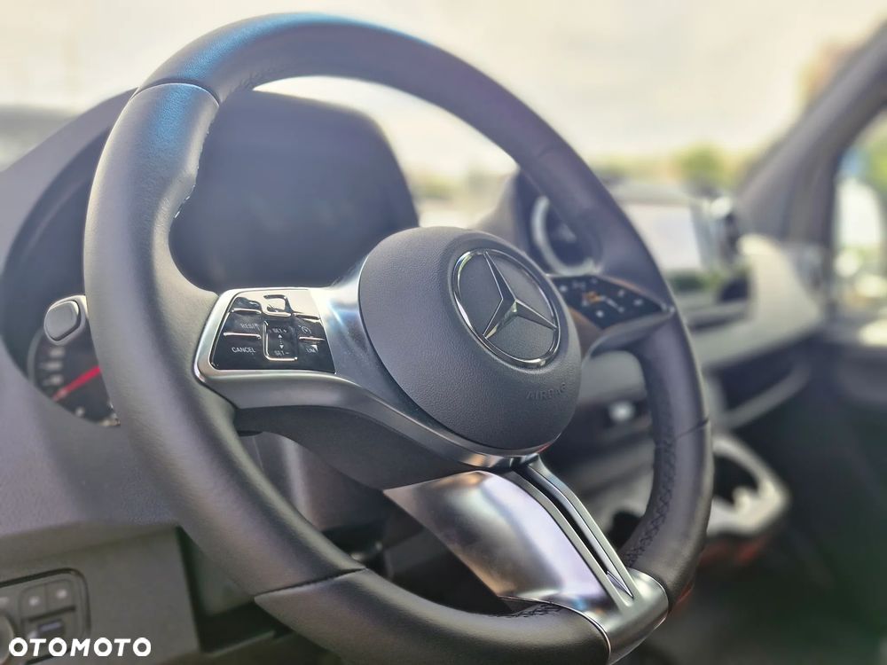 Mercedes-Benz Sprinter - 11