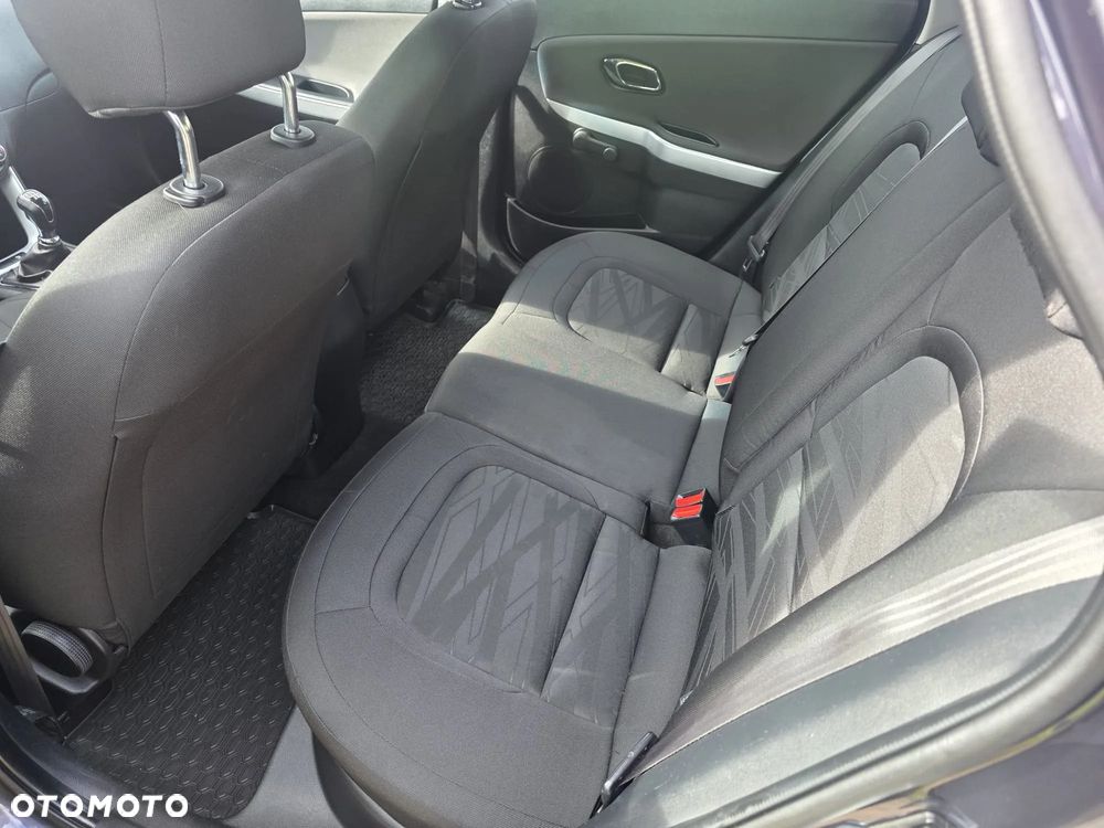 Kia Ceed - 10