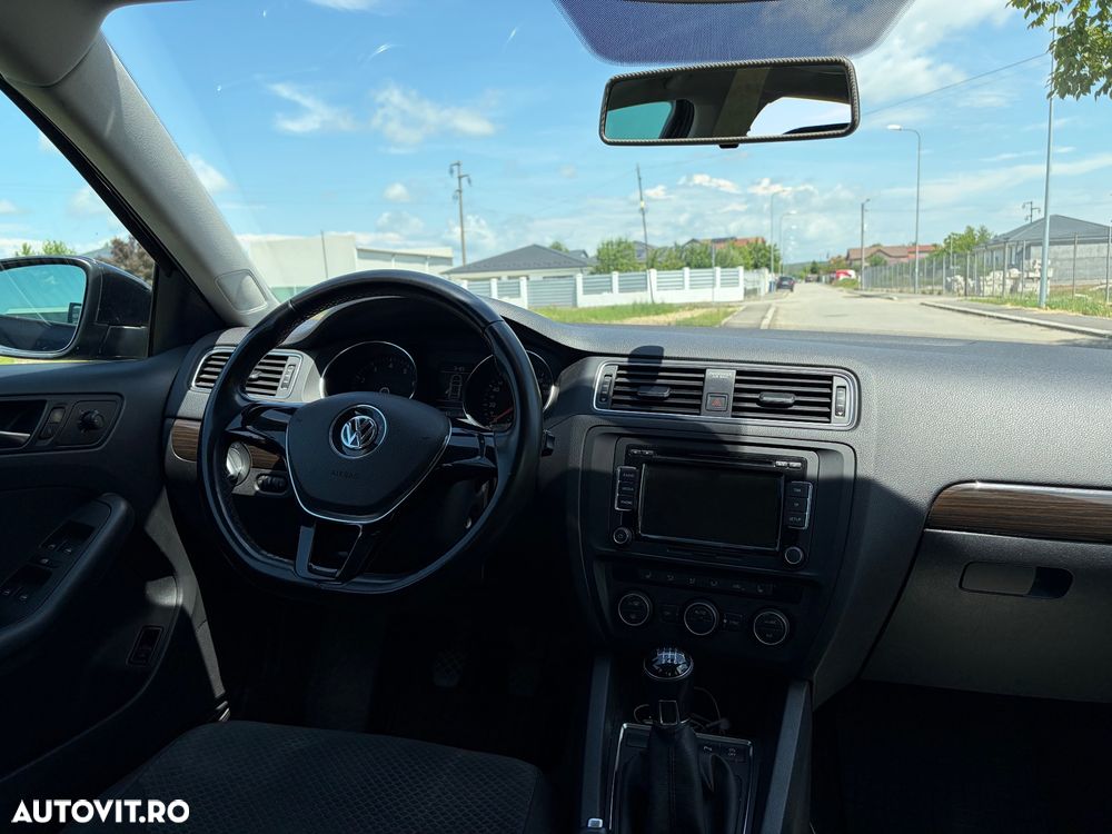 Volkswagen Jetta 1.2 TSI Trendline - 5