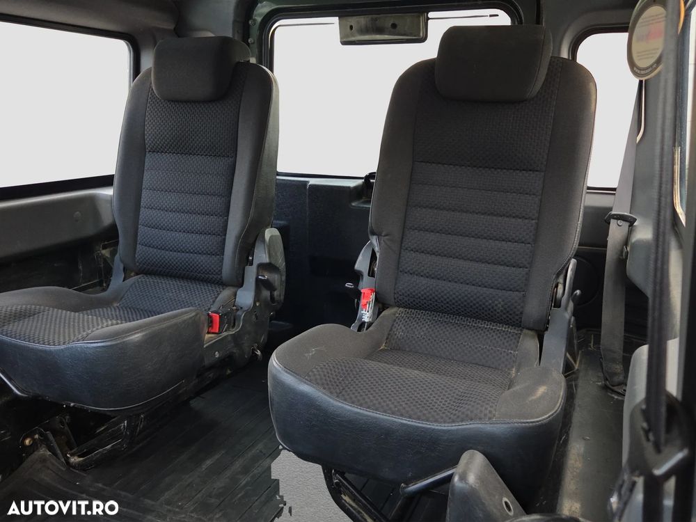 Land Rover Defender - 11