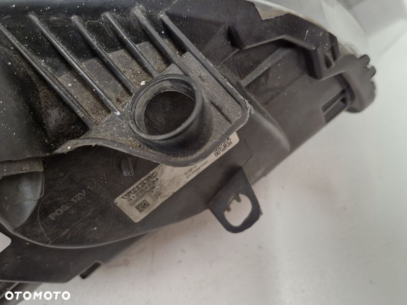 VOLVO V40 2 II LAMPA LEWY PRZÓD LEWA PRZEDNIA REFLEKTOR XENON UK 31283334 - 6