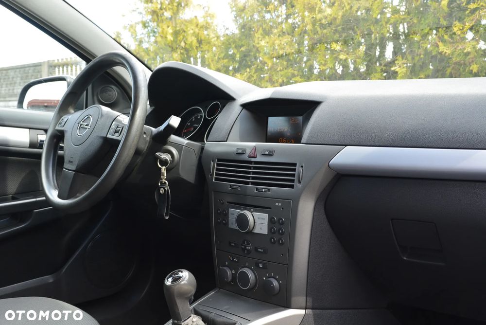 Opel Astra 1.6 Sport - 25