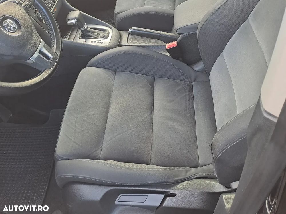 Volkswagen Golf - 8