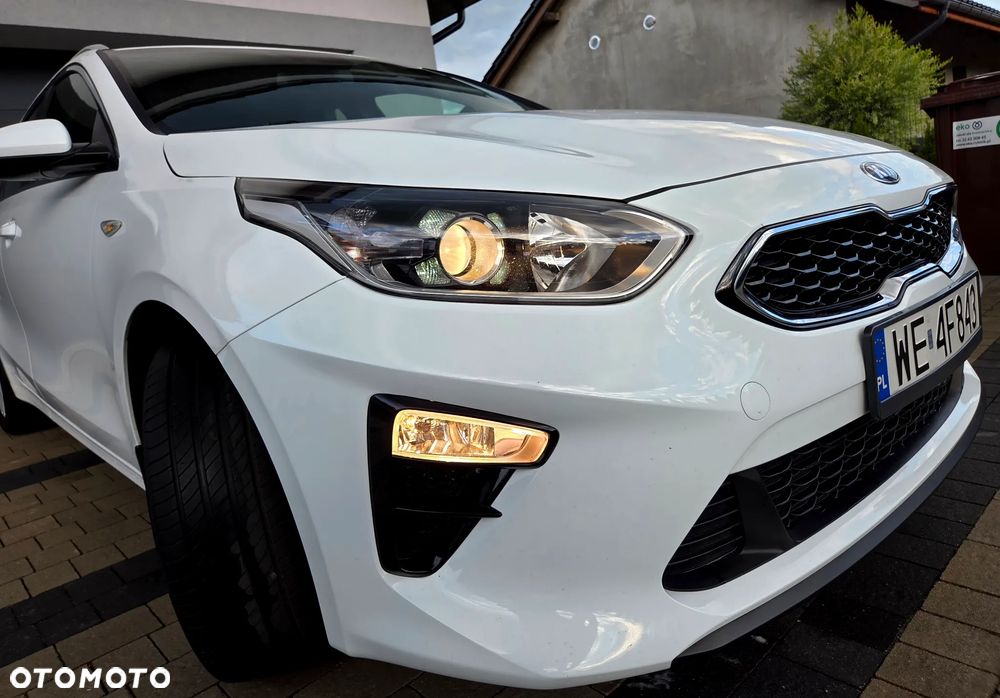 Kia Ceed 1.6 CRDi mHEV M - 11