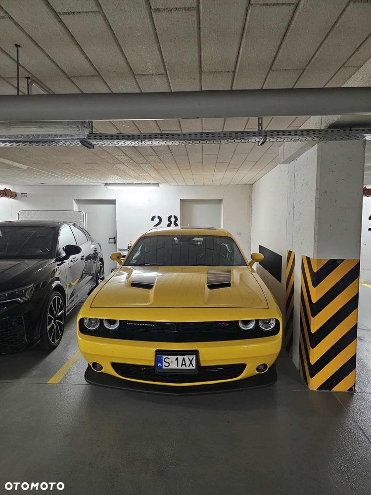 Dodge Challenger - 11