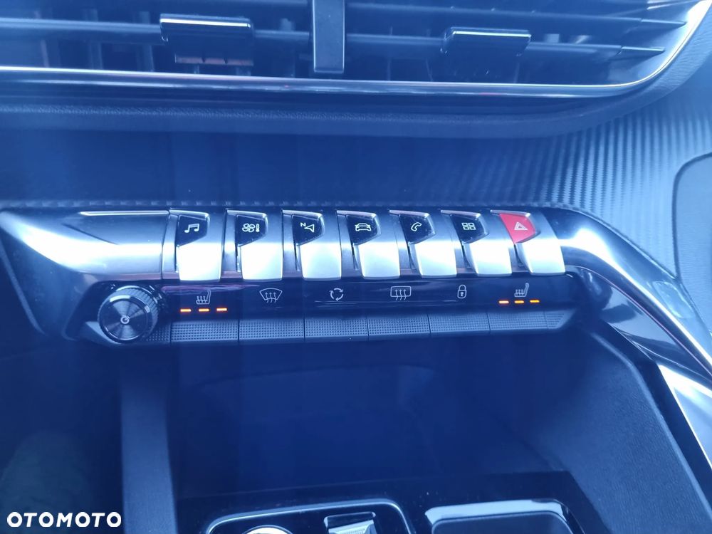 Peugeot 3008 1.2 PureTech Allure S&S EAT6 - 24