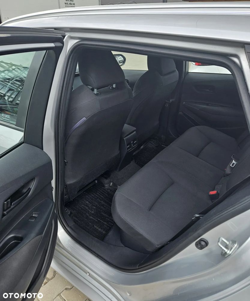 Toyota Corolla ver-1-8-hybrid-active - 7