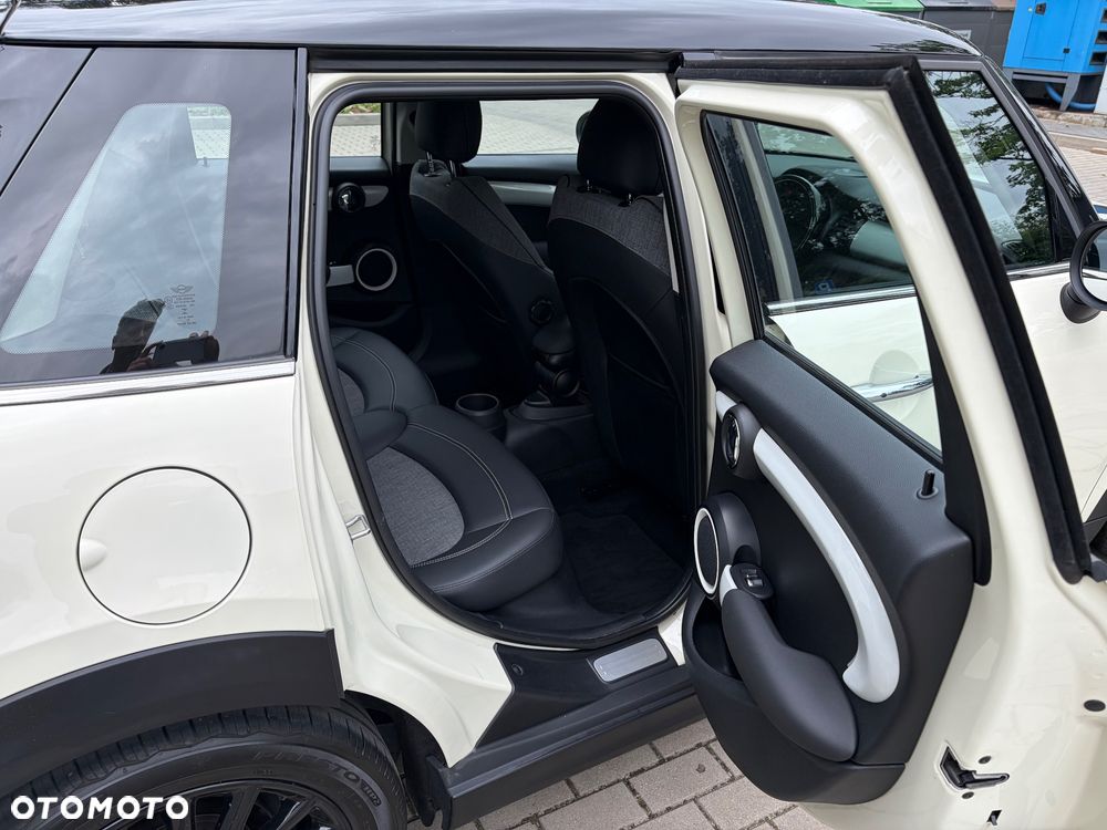 MINI Cooper Standard - 32