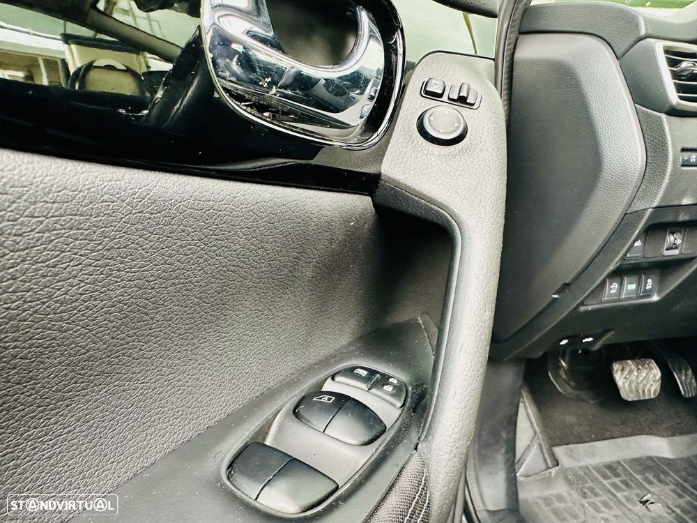 Nissan Qashqai 1.6 dCi N-Connecta RS Xtronic - 18