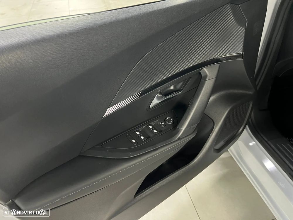 Peugeot 2008 1.2 Hybrid Allure e-DCS6 - 32